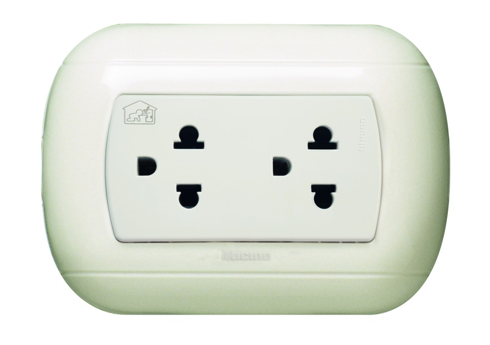 TOMACORRIENTE DUPLEX UNIVERSAL MARFIL 2P+T 15/16A 250V OVAL P57